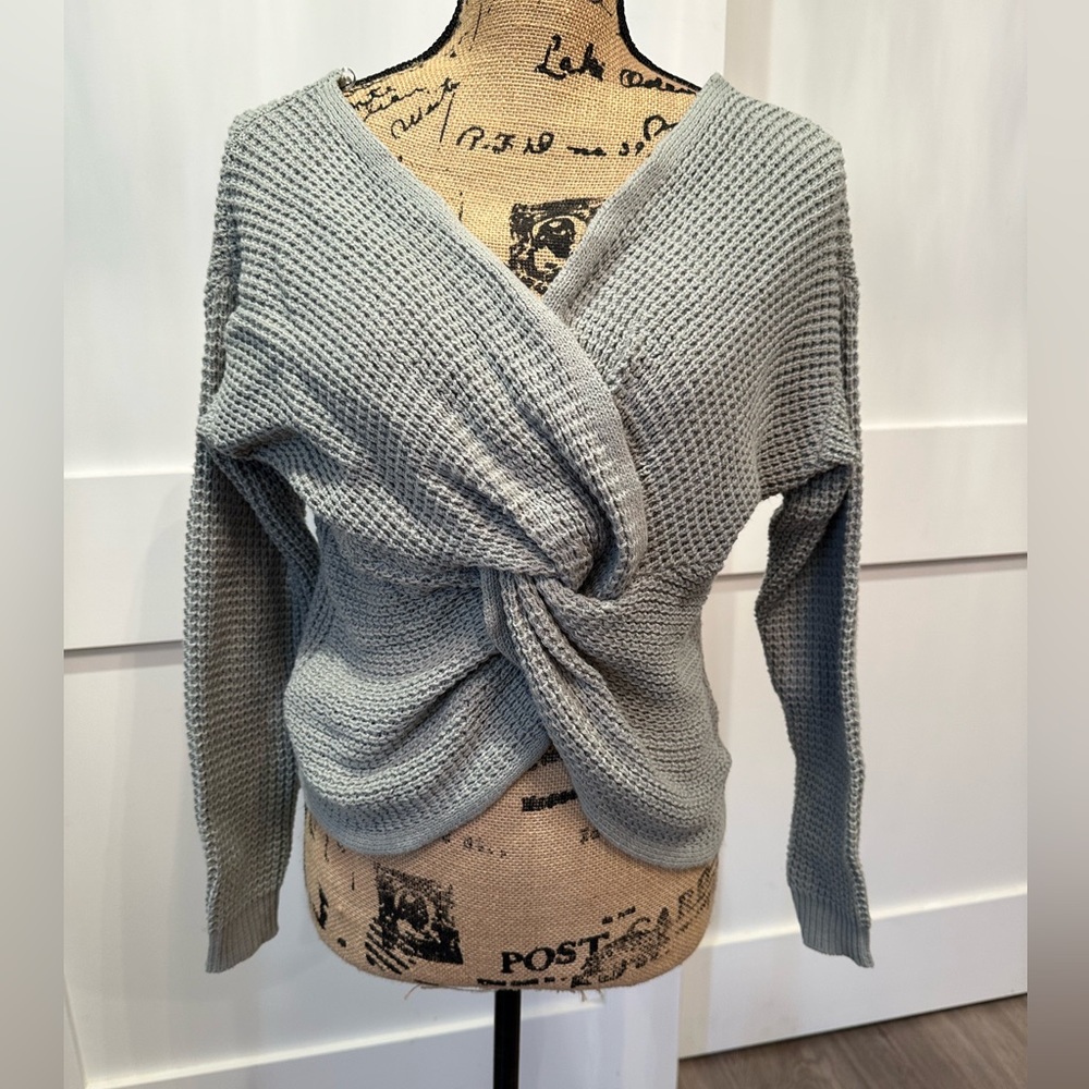 Moon & Madison Bluish Gray Knitted Twisted XS Women Sweater
